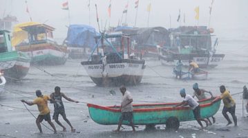 cyclone-tauktae-mumbai-coast