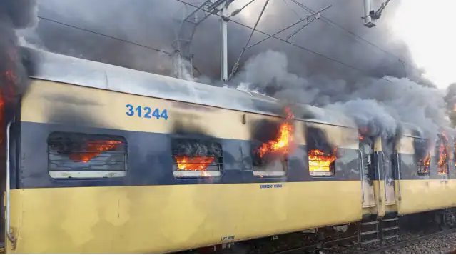 saharanpur-delhi passenger train caught fire